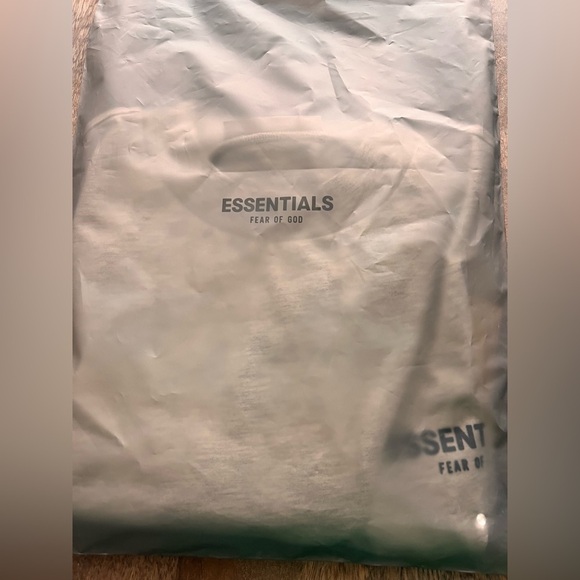 Essentials  - Light Oatmeal Short Sleeve T-Shirt Size Small- NWT - Picture 7 of 11